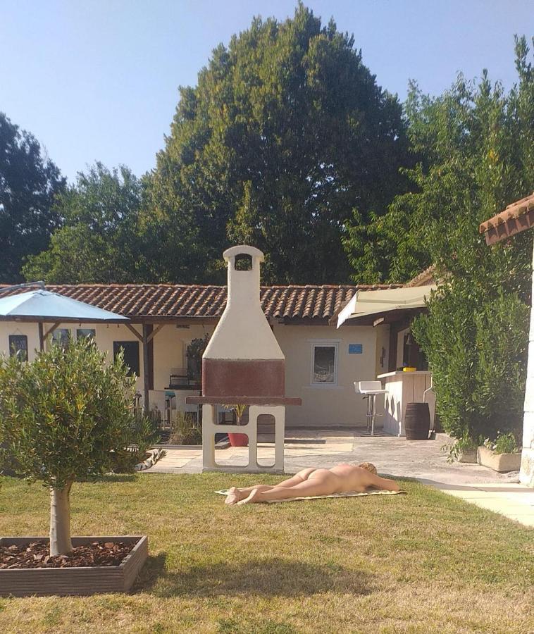 Chambre D'Hotes Naturiste Le Jardin Des Hirondelles Blanzaguet-Saint-Cybard Kültér fotó