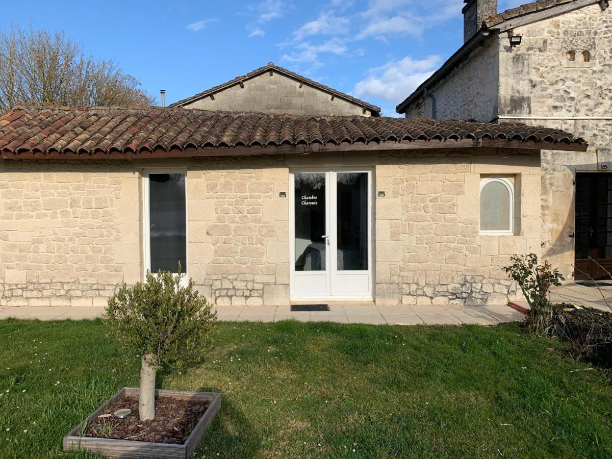 Chambre D'Hotes Naturiste Le Jardin Des Hirondelles Blanzaguet-Saint-Cybard Kültér fotó