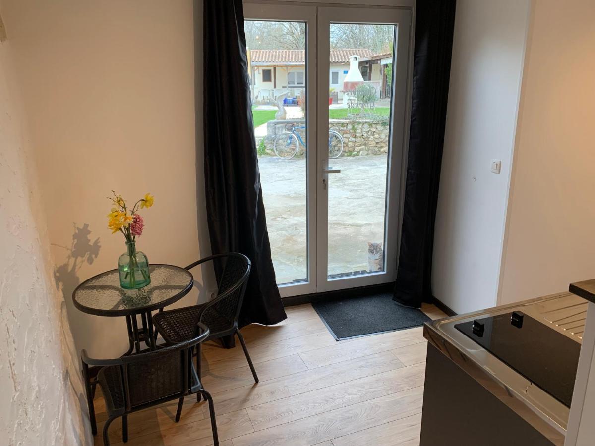 Chambre D'Hotes Naturiste Le Jardin Des Hirondelles Blanzaguet-Saint-Cybard Kültér fotó