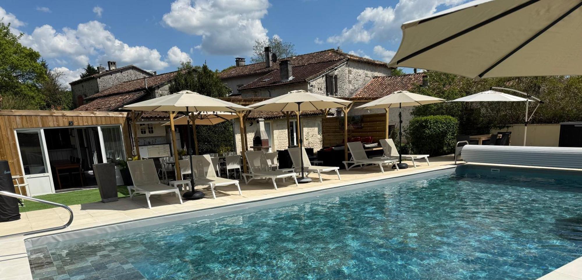 Chambre D'Hotes Naturiste Le Jardin Des Hirondelles Blanzaguet-Saint-Cybard Kültér fotó