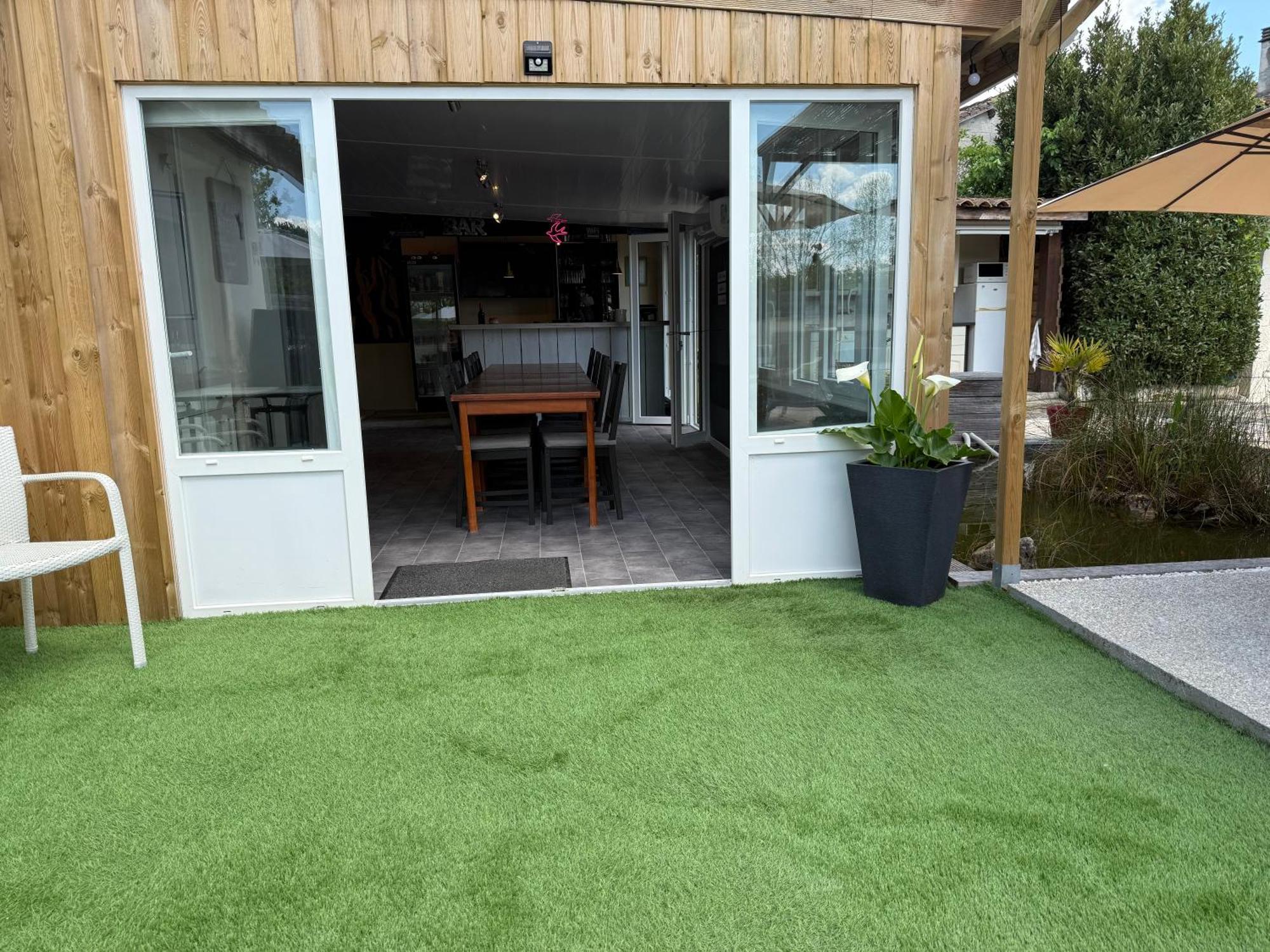 Chambre D'Hotes Naturiste Le Jardin Des Hirondelles Blanzaguet-Saint-Cybard Kültér fotó