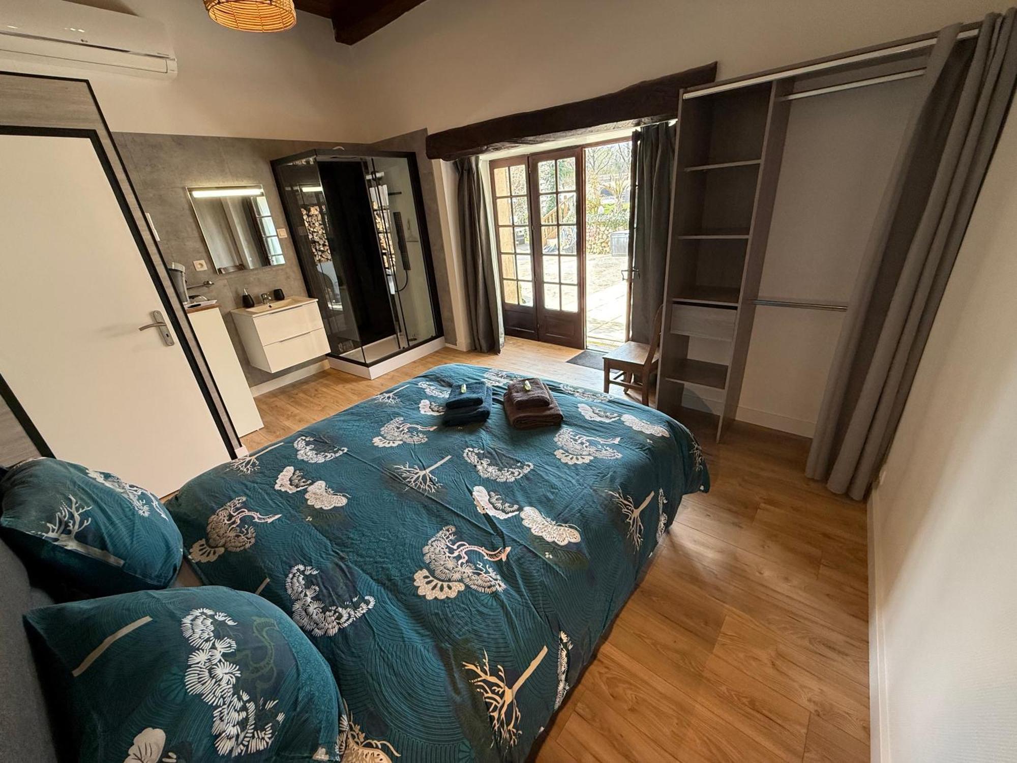 Chambre D'Hotes Naturiste Le Jardin Des Hirondelles Blanzaguet-Saint-Cybard Kültér fotó